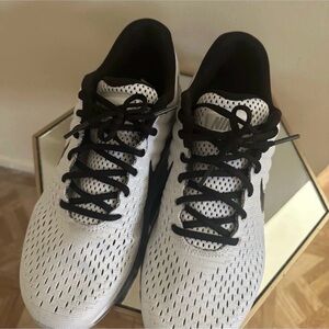 Nike Black and White Athletic Shoes,Running